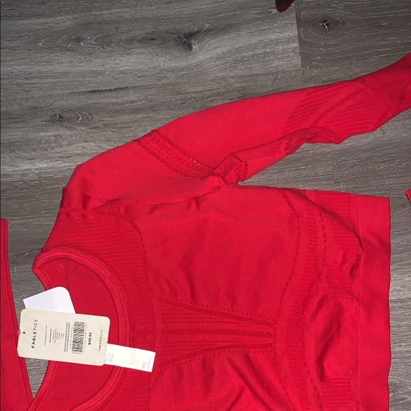 Crop top - Picture 3 of 4